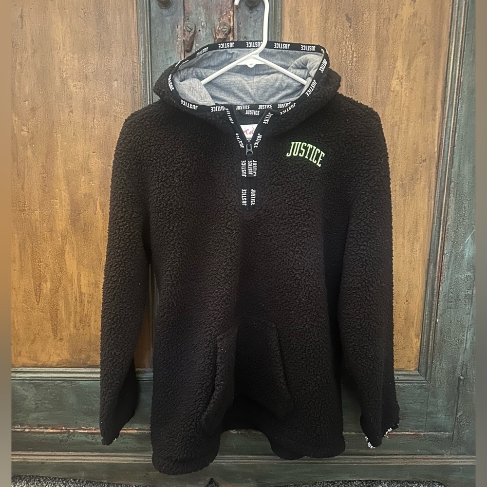 JUSTICE Girls Hoodie Sweater in Black
SIZE 14/16